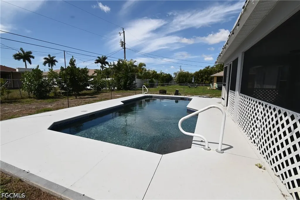 136 SE 19th Lane Cape Coral FL 33990