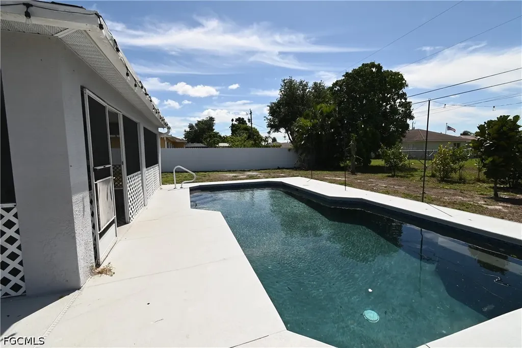 136 SE 19th Lane Cape Coral FL 33990