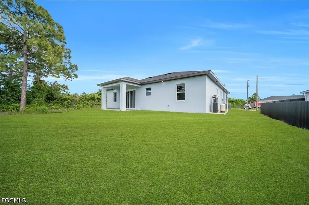 2704 15th Street SW Lehigh Acres FL 33976