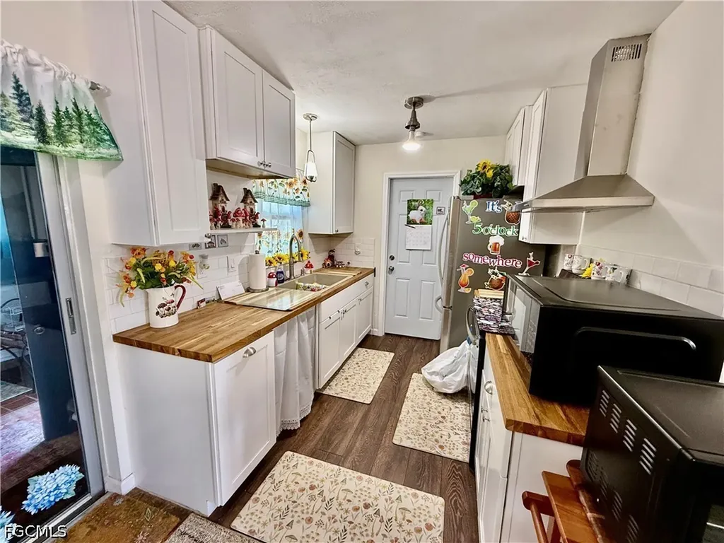 332 Dellwood Avenue Lehigh Acres FL 33936