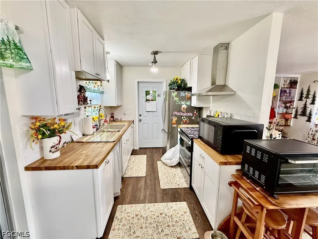 332 Dellwood Avenue Lehigh Acres FL 33936