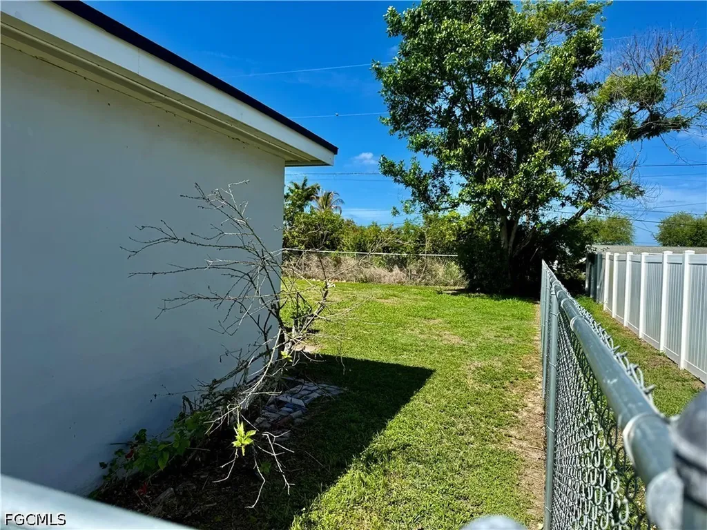 332 Dellwood Avenue Lehigh Acres FL 33936