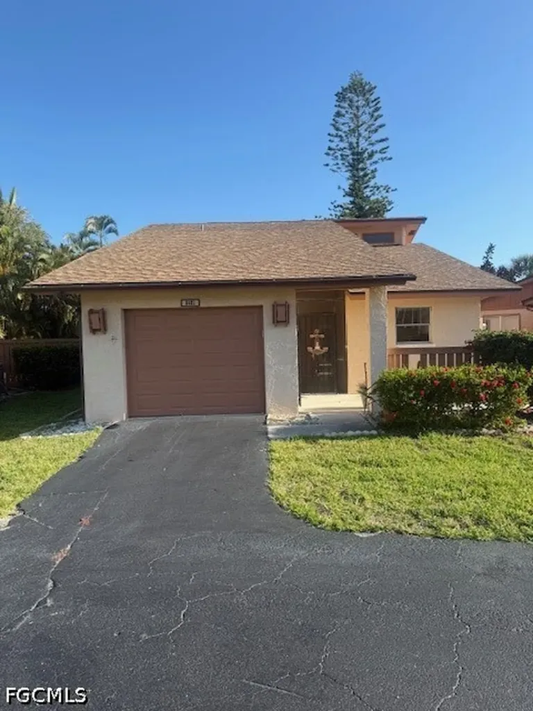 Fort Myers FL, 6491 Royal Woods Drive