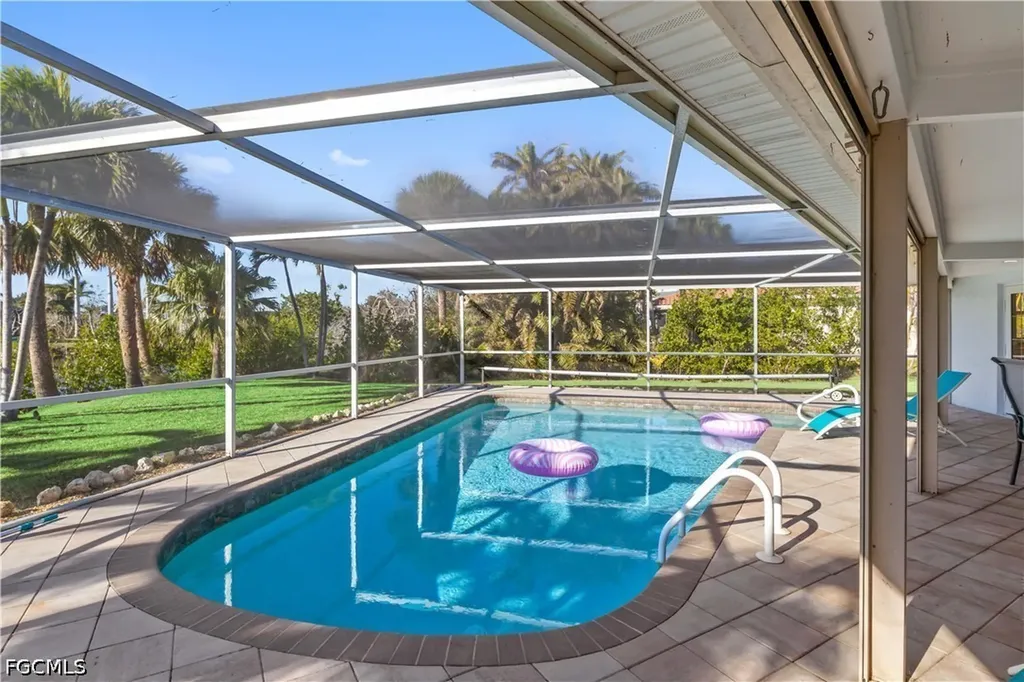 9421 Moonlight Drive Sanibel FL 33957