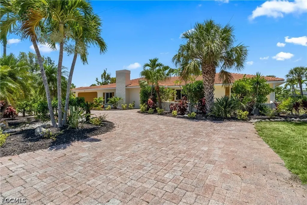 9421 Moonlight Drive Sanibel FL 33957