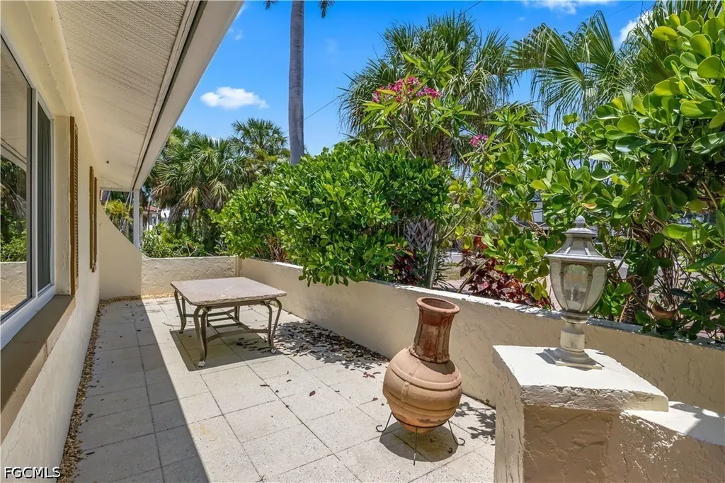 9421 Moonlight Drive Sanibel FL 33957