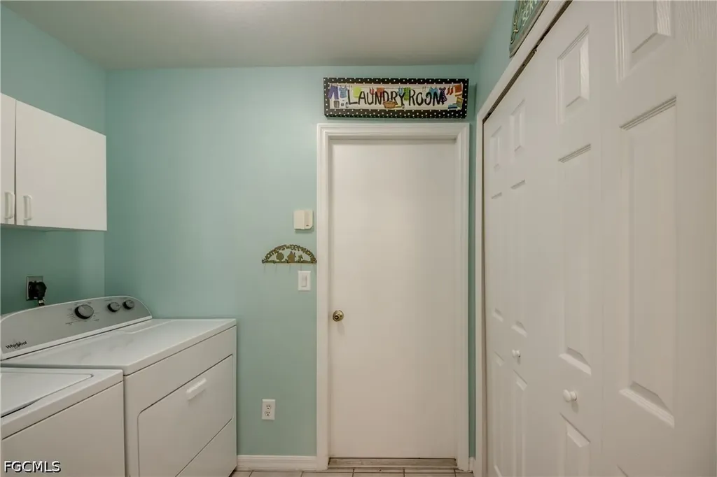 1927 SE 21st Street Cape Coral FL 33990