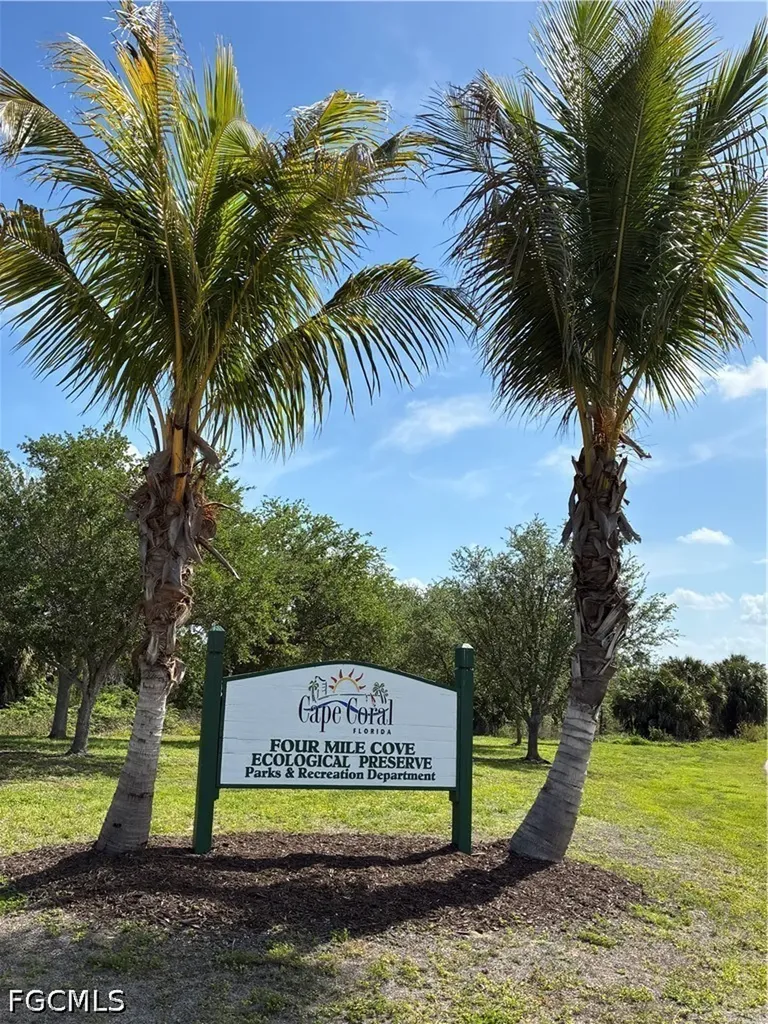 1927 SE 21st Street Cape Coral FL 33990