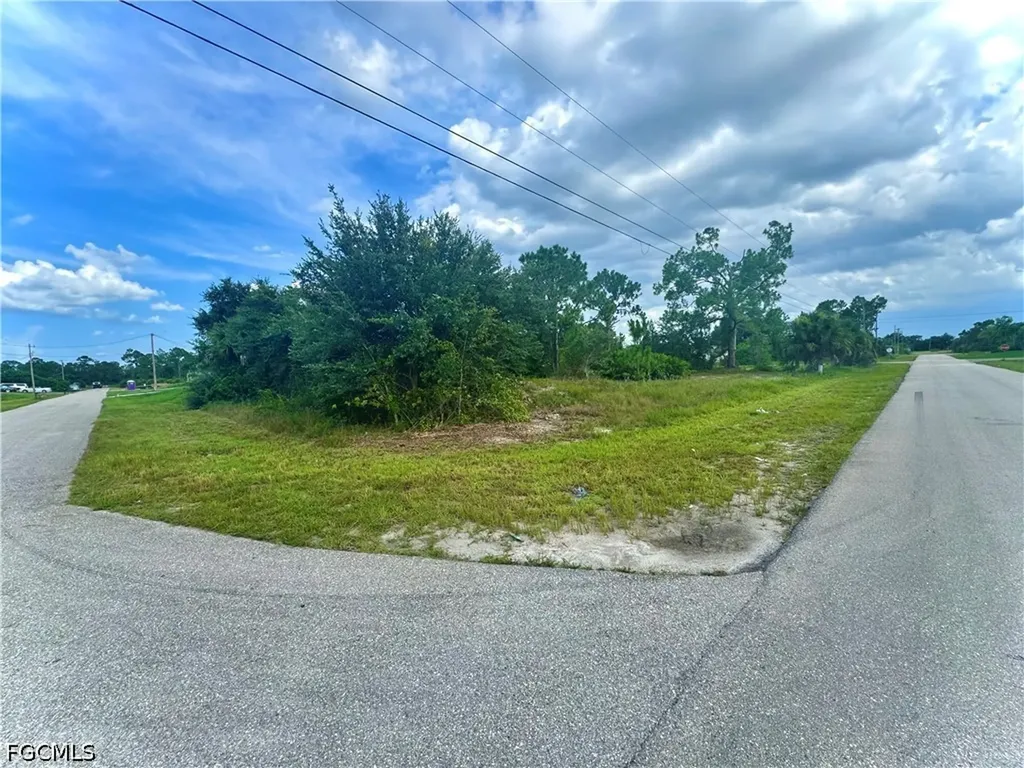 2519 38th Street SW Lehigh Acres FL 33976