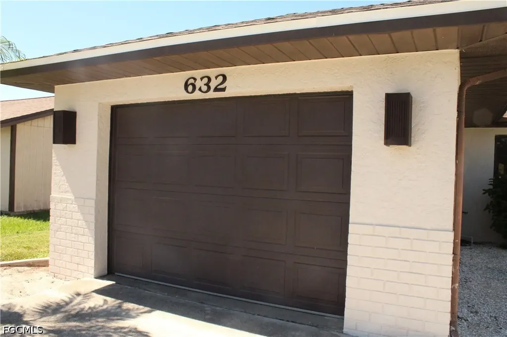 632 SE 13th Court Cape Coral FL 33990