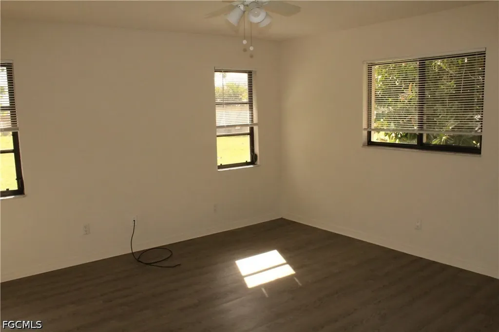 632 SE 13th Court Cape Coral FL 33990