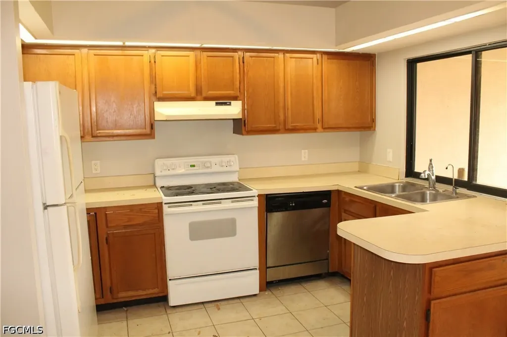 632 SE 13th Court Cape Coral FL 33990