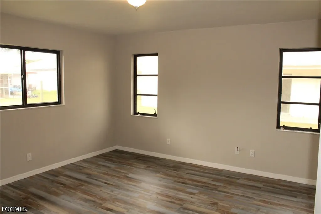 632 SE 13th Court Cape Coral FL 33990