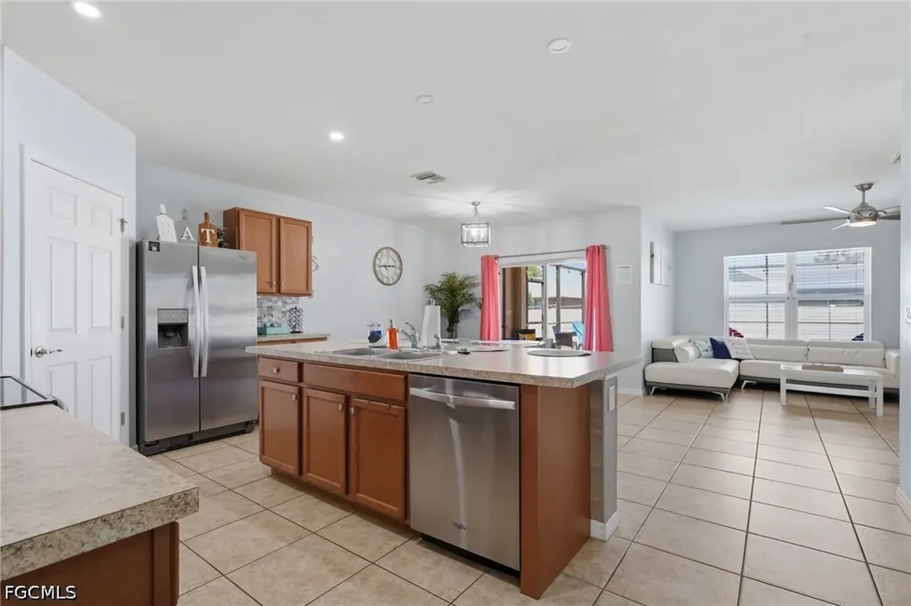 2521 SW 11th Place Cape Coral FL 33914