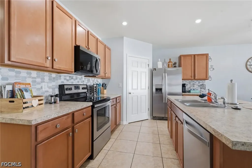 2521 SW 11th Place Cape Coral FL 33914