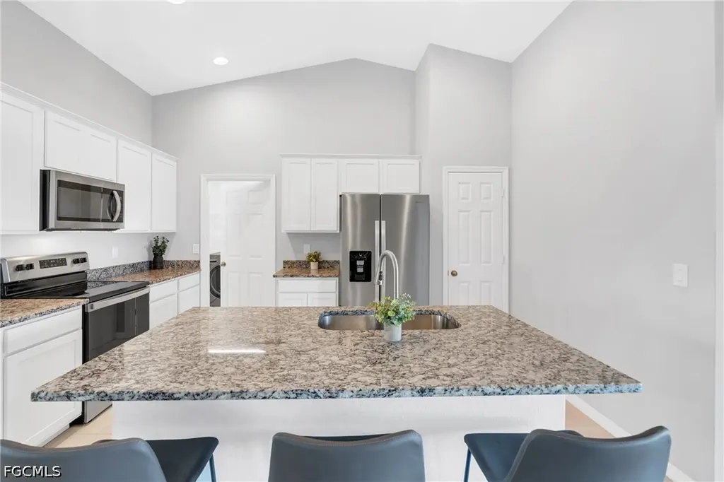 618 NE 2nd Place Cape Coral FL 33909