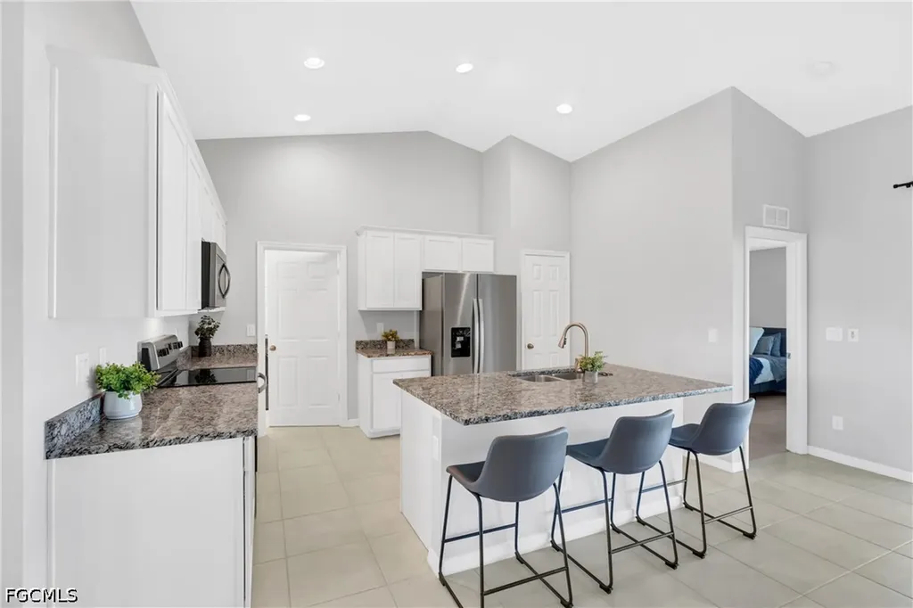 618 NE 2nd Place Cape Coral FL 33909