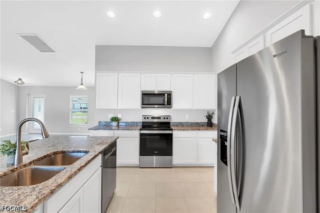618 NE 2nd Place Cape Coral FL 33909