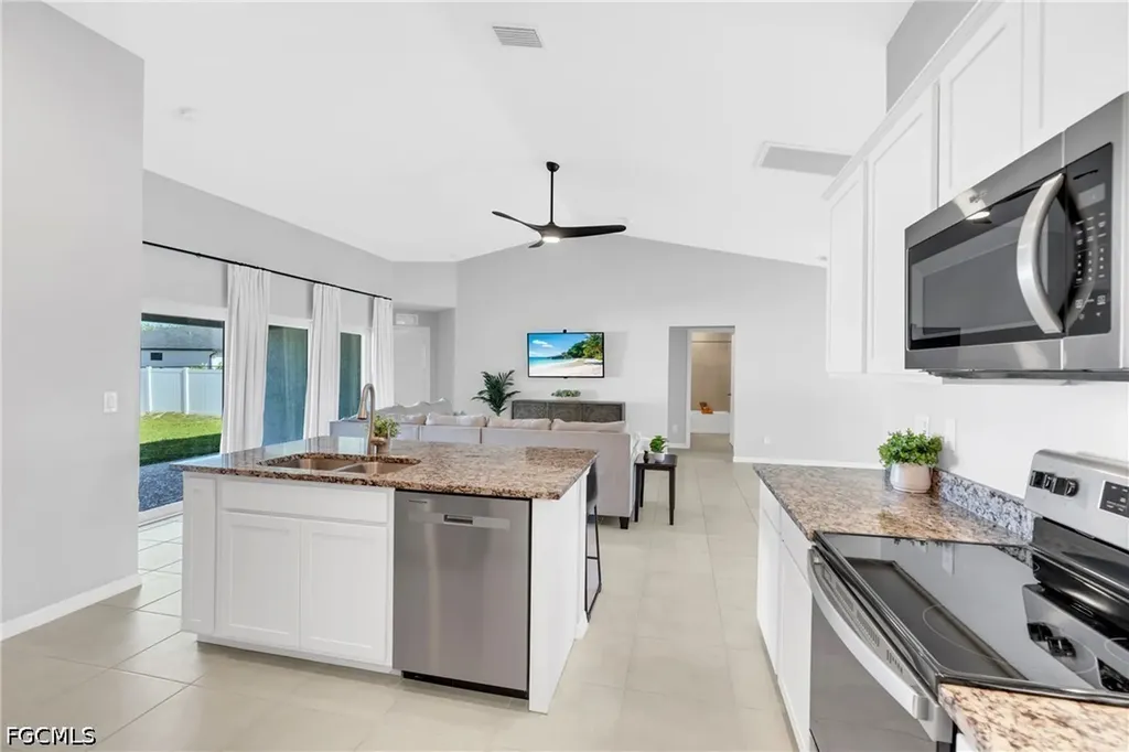 618 NE 2nd Place Cape Coral FL 33909