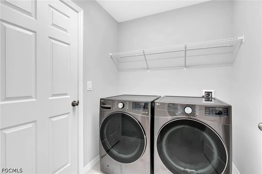 618 NE 2nd Place Cape Coral FL 33909