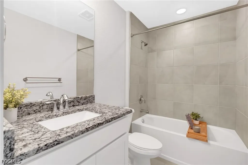 618 NE 2nd Place Cape Coral FL 33909