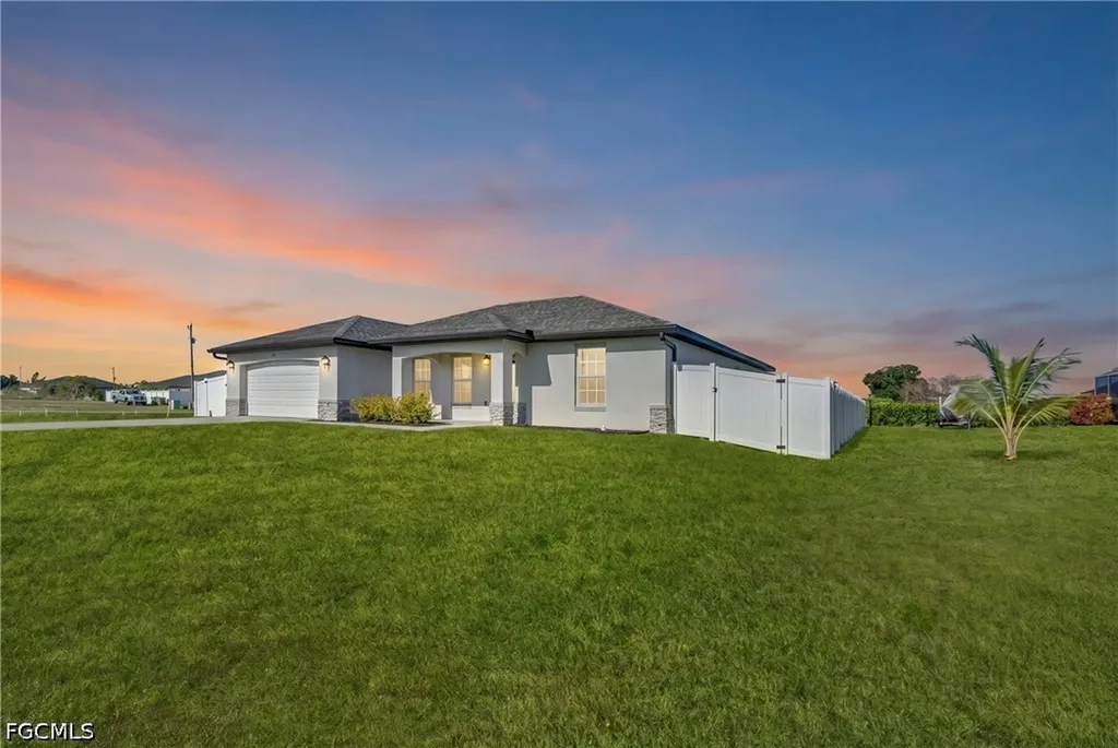 618 NE 2nd Place Cape Coral FL 33909