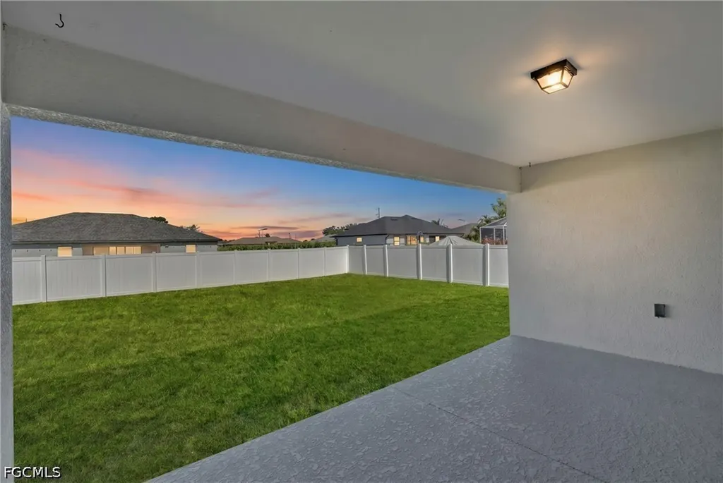 618 NE 2nd Place Cape Coral FL 33909