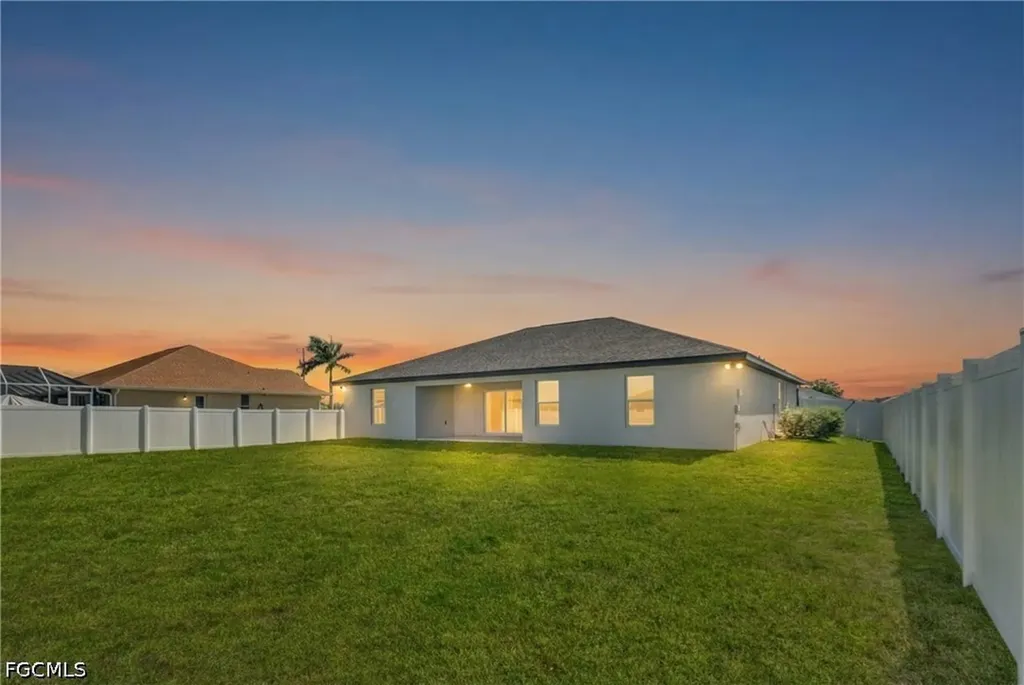 618 NE 2nd Place Cape Coral FL 33909