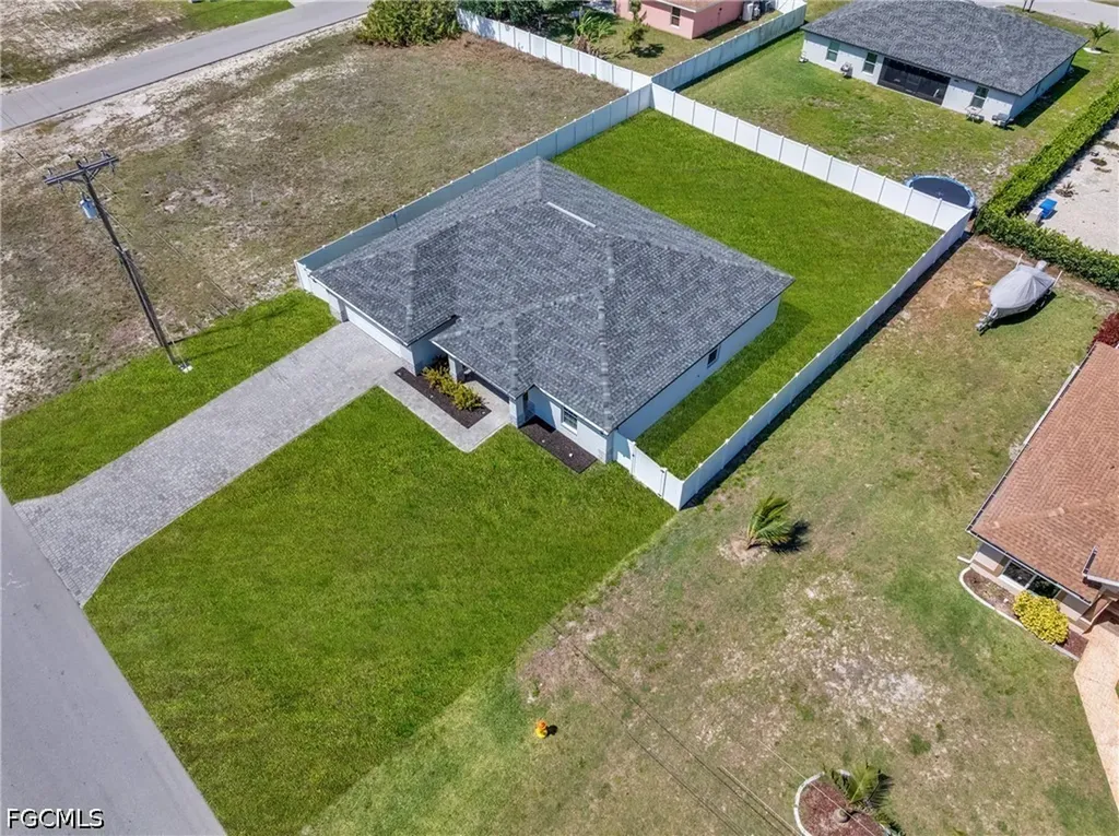 618 NE 2nd Place Cape Coral FL 33909