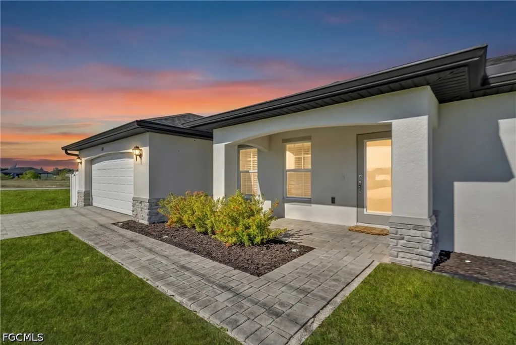 618 NE 2nd Place Cape Coral FL 33909
