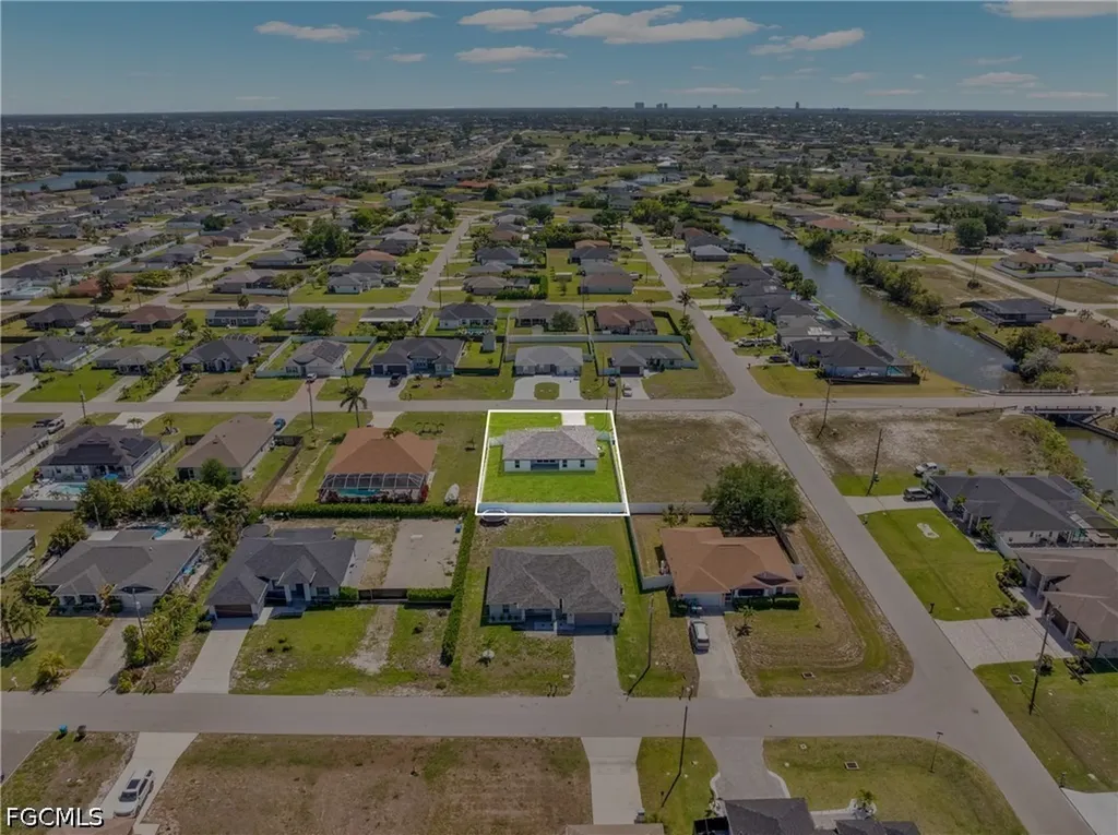 618 NE 2nd Place Cape Coral FL 33909