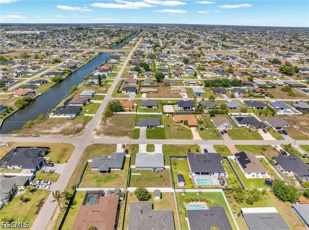 618 NE 2nd Place Cape Coral FL 33909