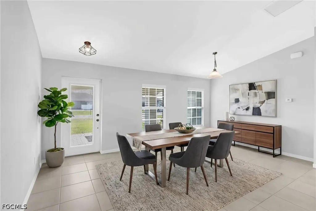 618 NE 2nd Place Cape Coral FL 33909