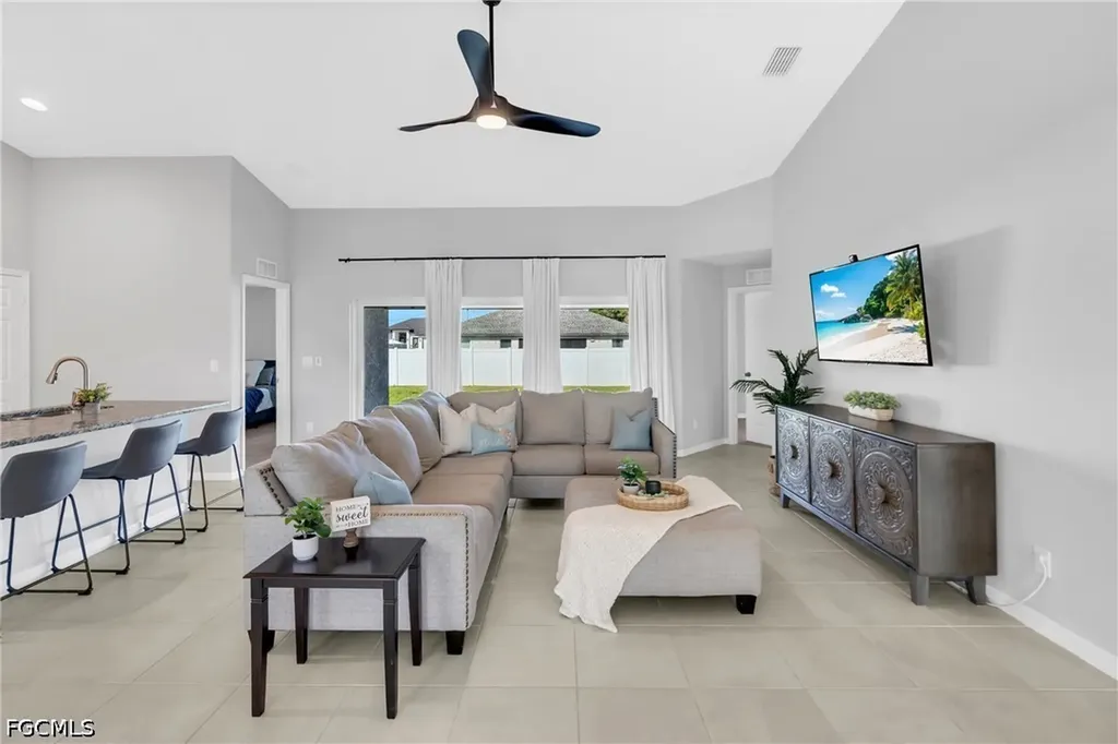 618 NE 2nd Place Cape Coral FL 33909
