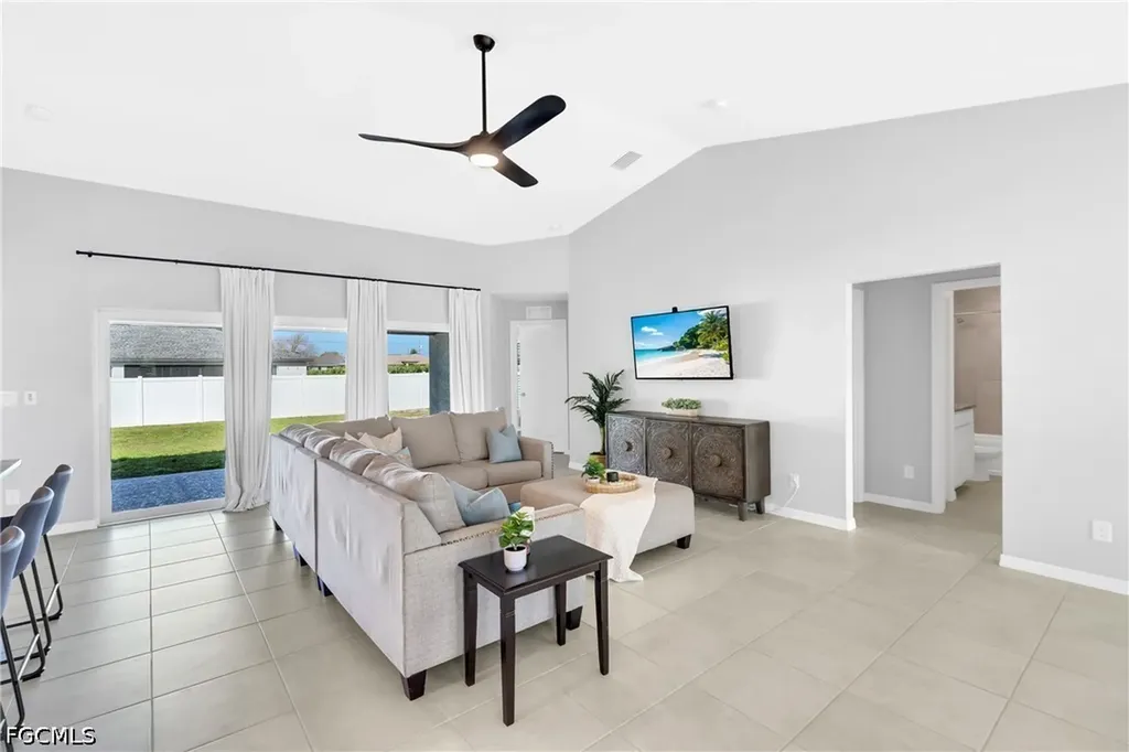 618 NE 2nd Place Cape Coral FL 33909