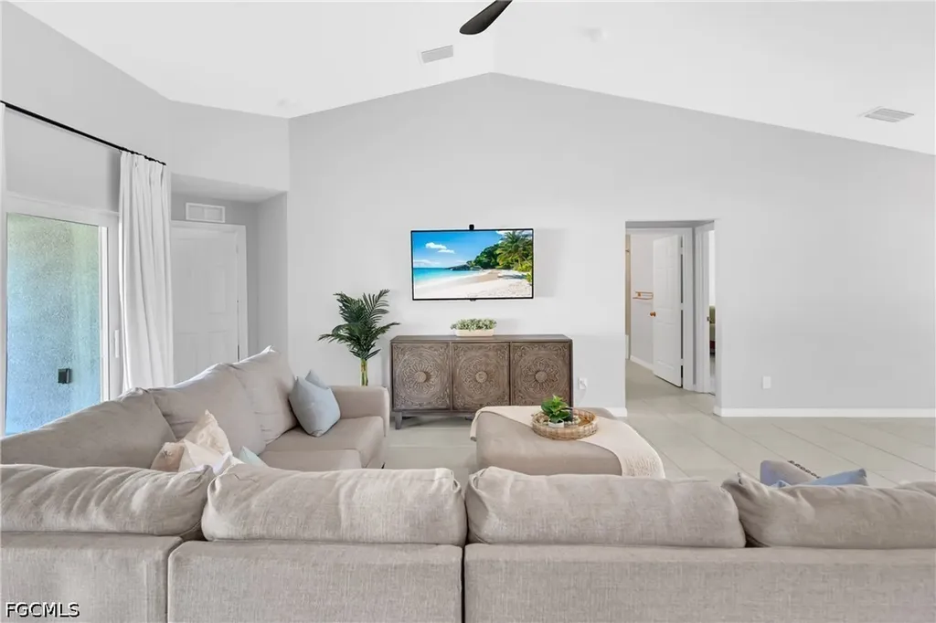 618 NE 2nd Place Cape Coral FL 33909