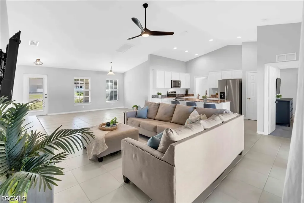 618 NE 2nd Place Cape Coral FL 33909