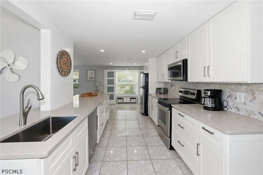 1717 SE 41st Street Cape Coral FL 33904