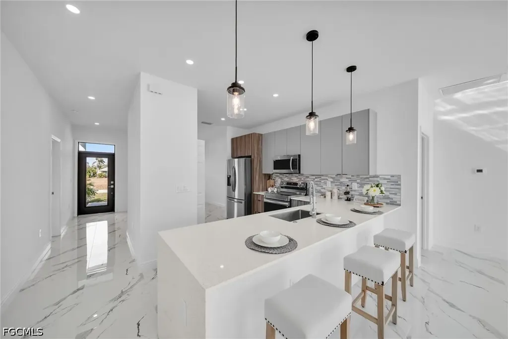 1208 NW 25th Place Cape Coral FL 33993