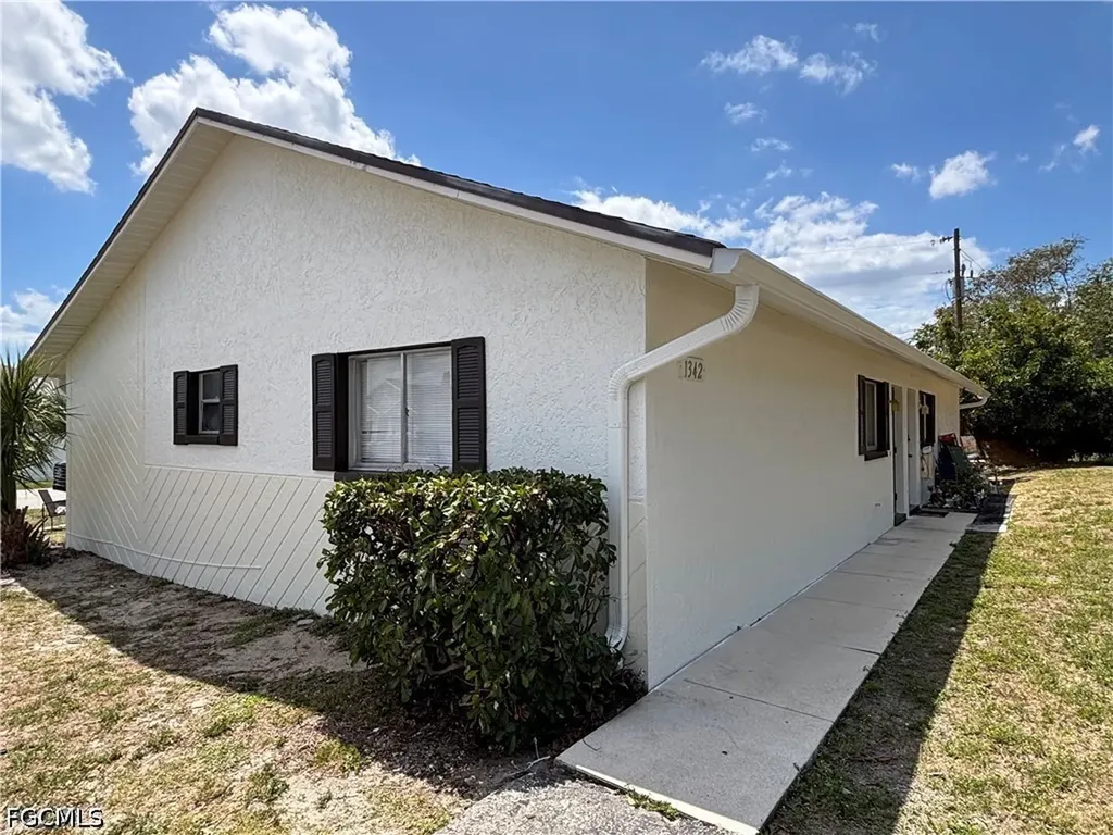 1342 SE 2nd Avenue Cape Coral FL 33990