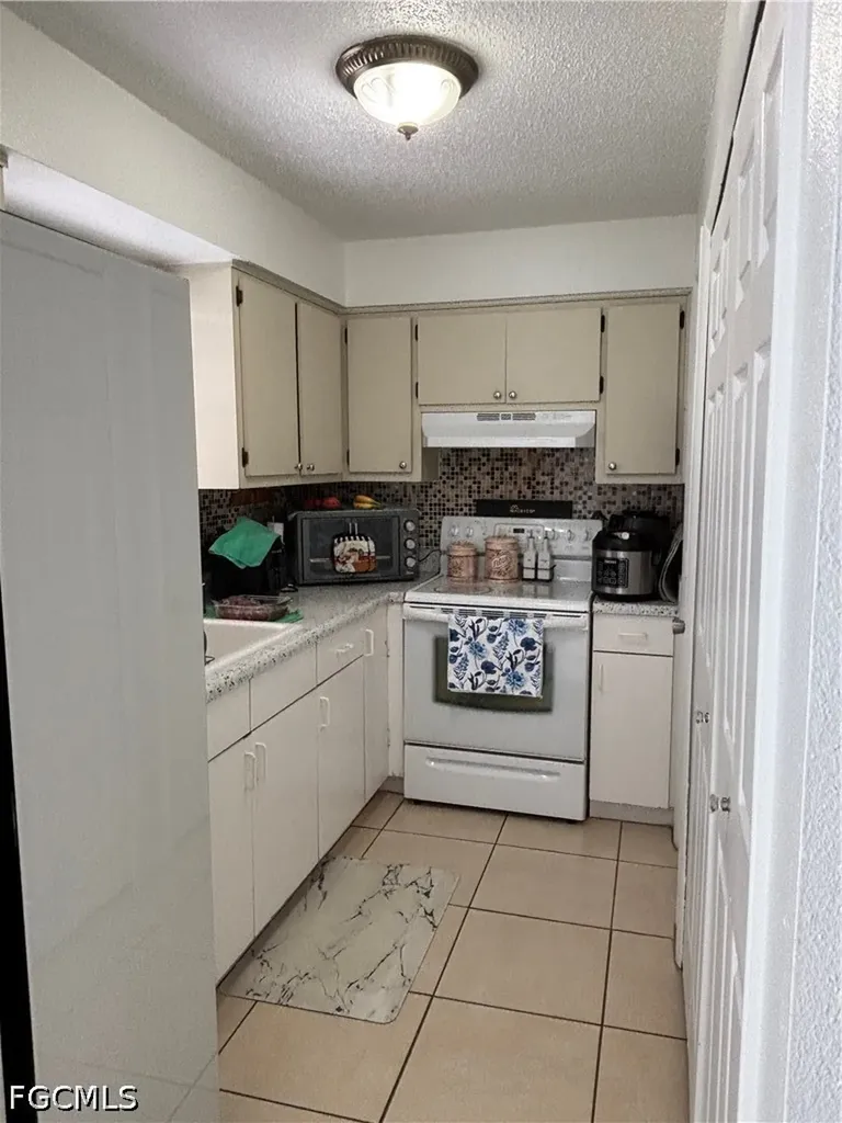 1342 SE 2nd Avenue Cape Coral FL 33990