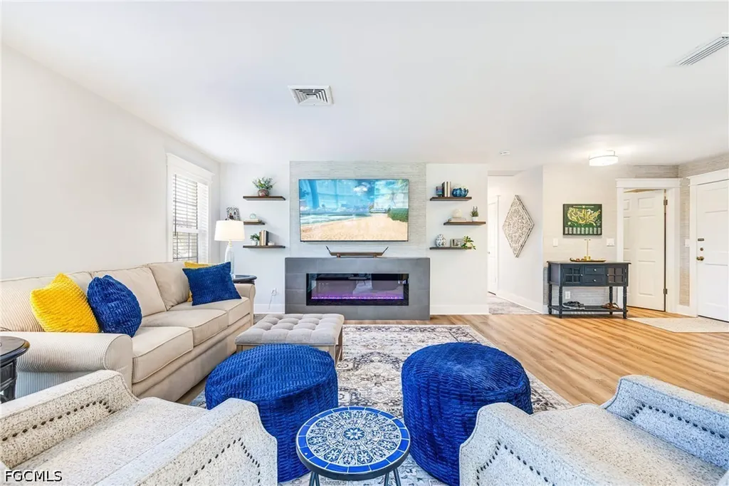 Fort Myers FL, 13520 Stratford Place Circle, Unit 201