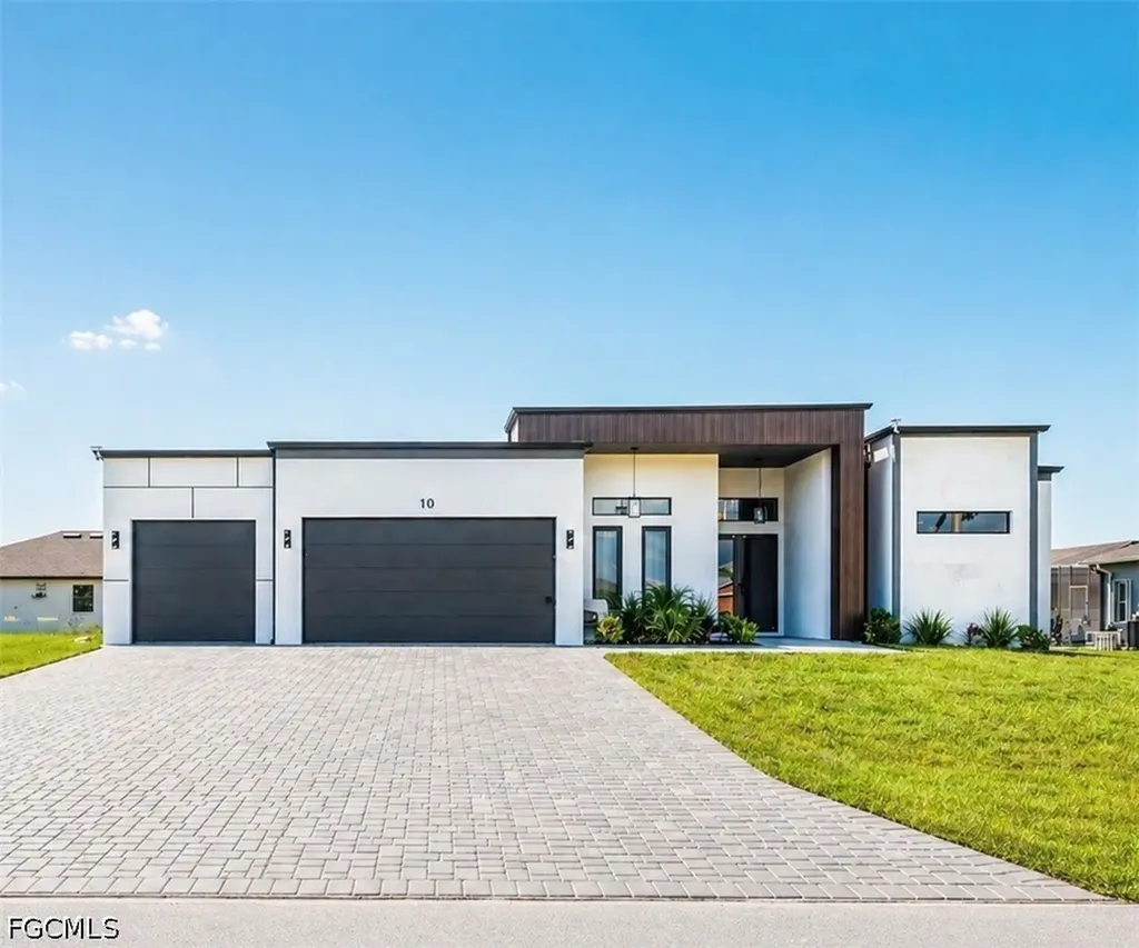 10 SW 33rd Place Cape Coral FL 33991