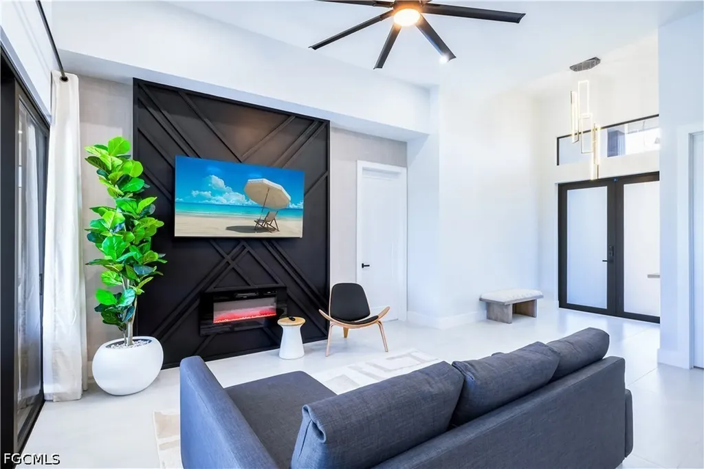 10 SW 33rd Place Cape Coral FL 33991