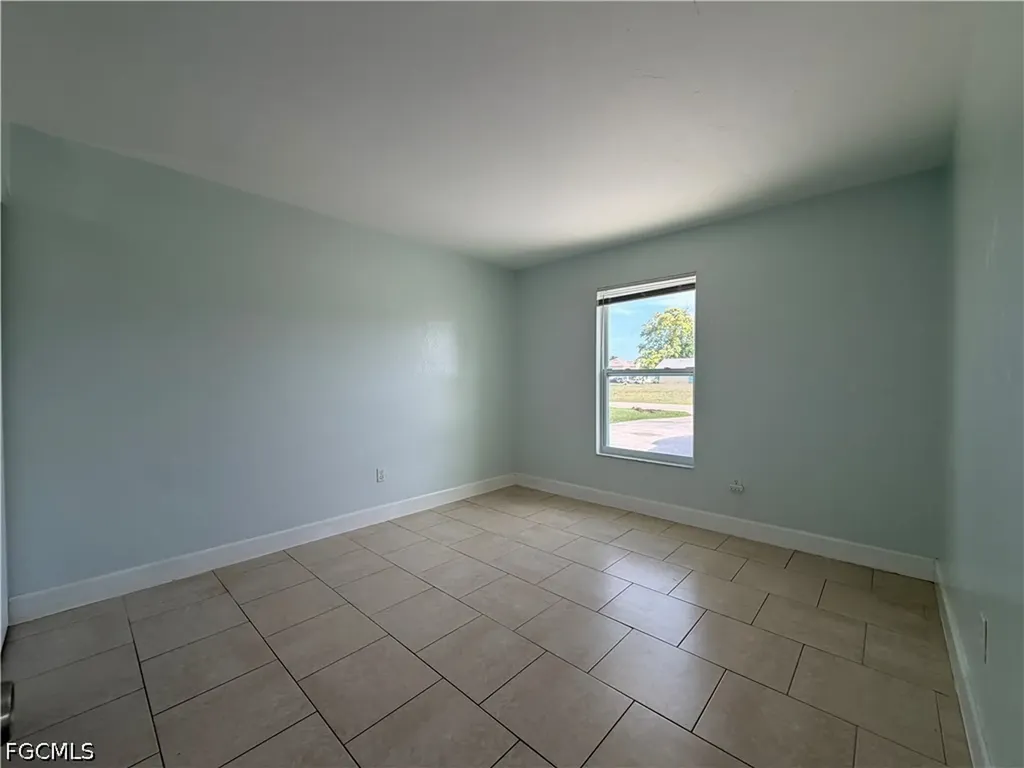323 SW 17th Street Cape Coral FL 33991