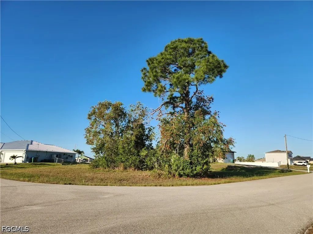 1912 NE 44th Street Cape Coral FL 33909