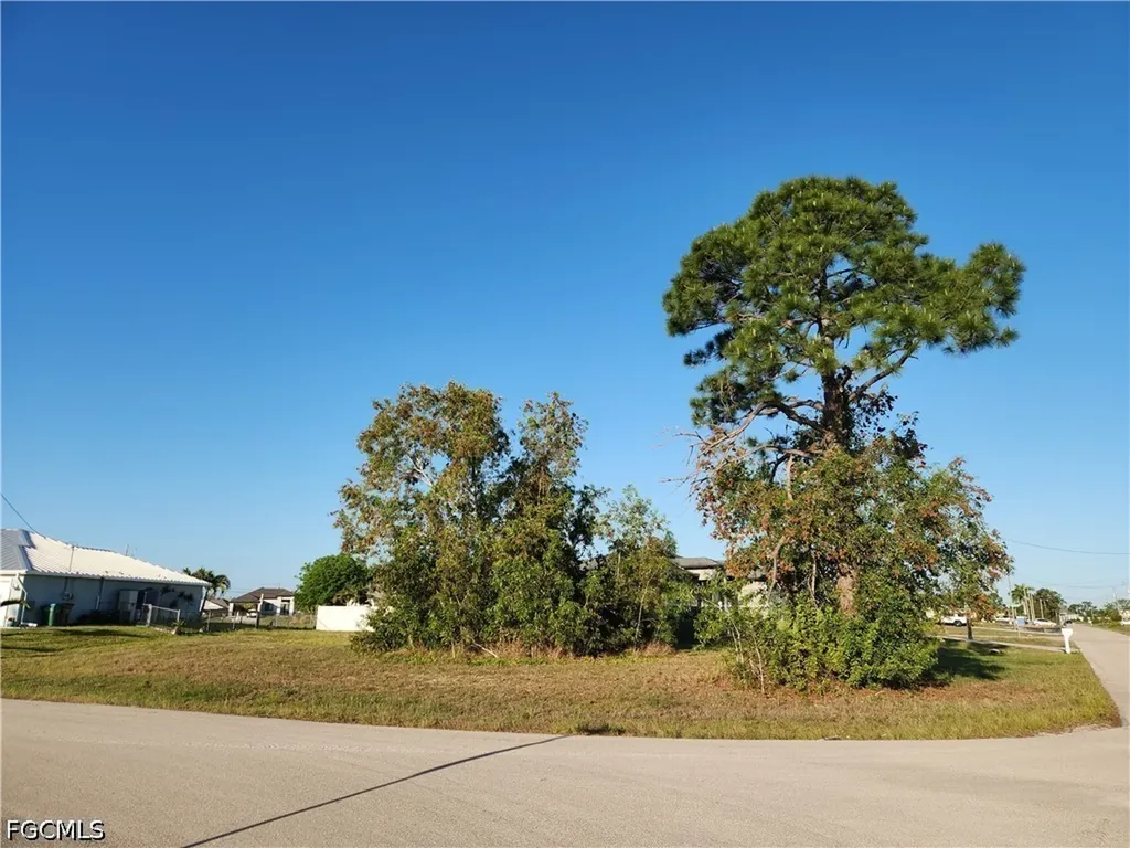 1912 NE 44th Street Cape Coral FL 33909