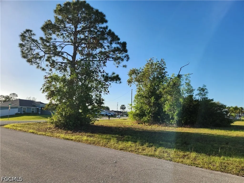 1912 NE 44th Street Cape Coral FL 33909