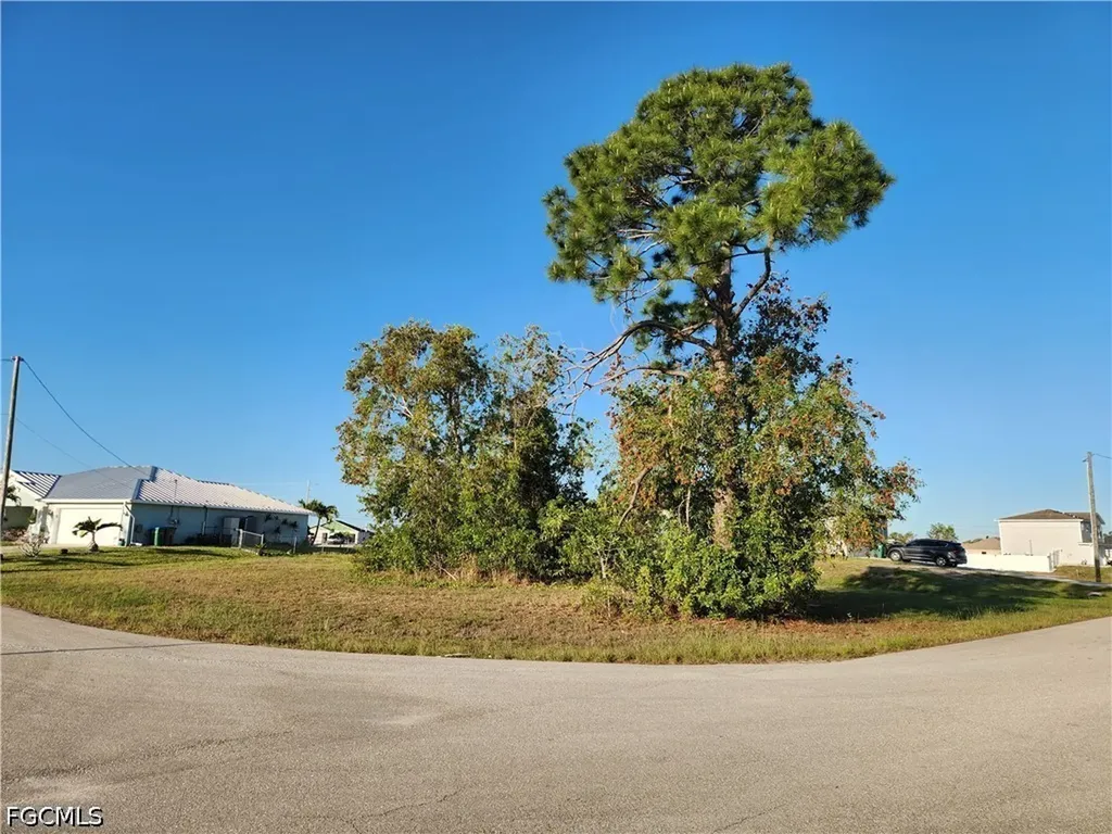 1912 NE 44th Street Cape Coral FL 33909