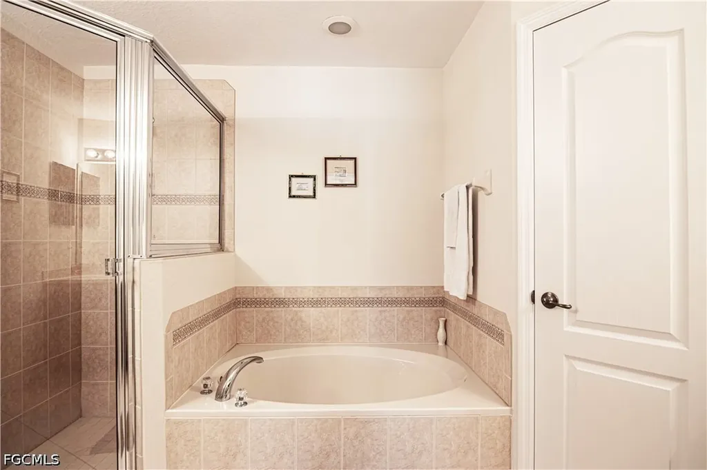 5023 Agualinda Boulevard Cape Coral FL 33914